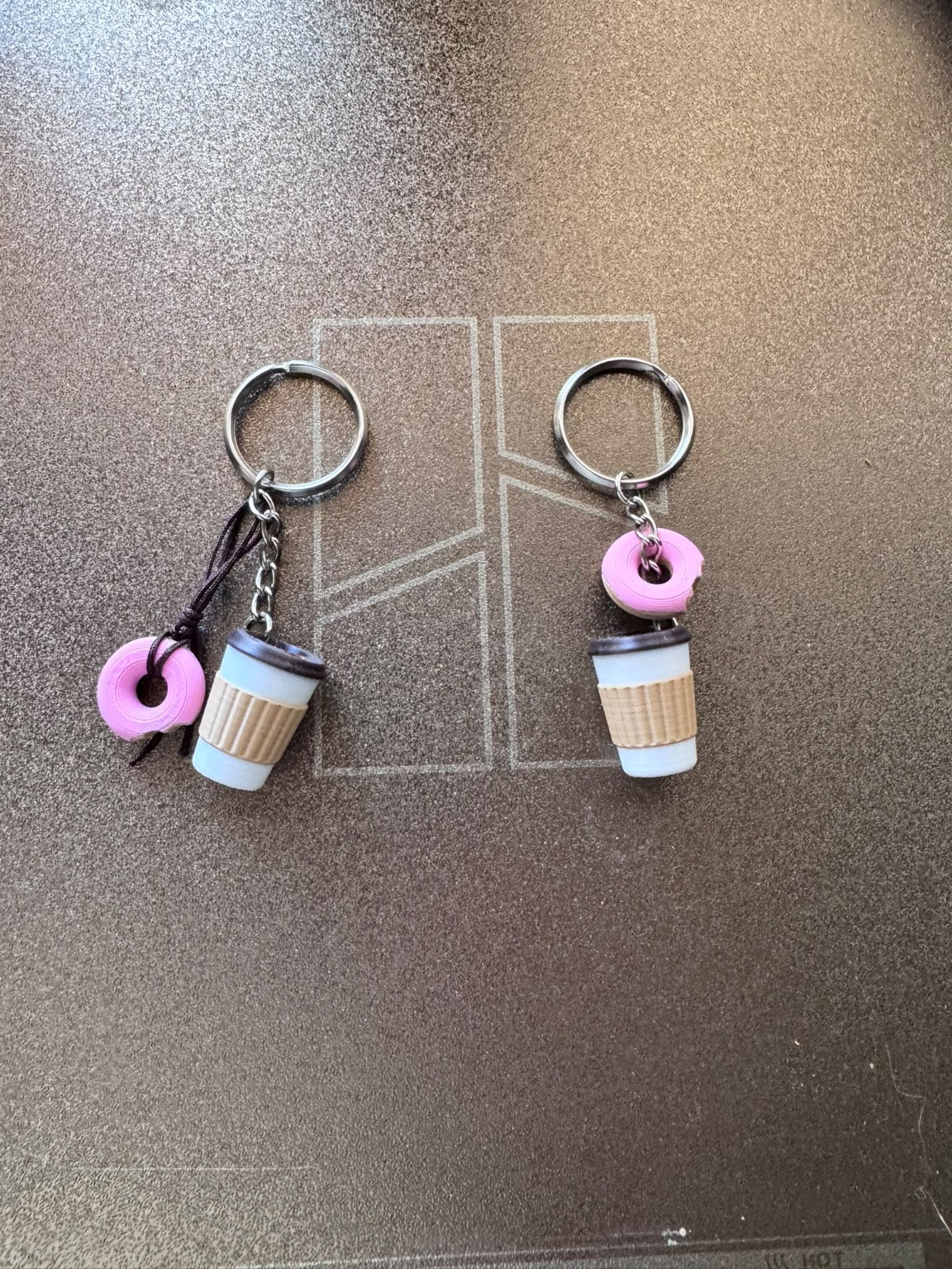 Objetos con temática de cafetería y panificados impresos en 3D